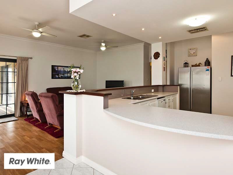 2 Cottingley Place, Swan View WA 6056