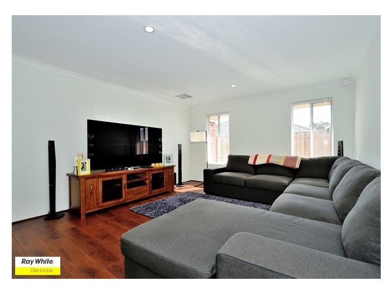 18 Pinneroo Terrace, Ellenbrook WA 6069