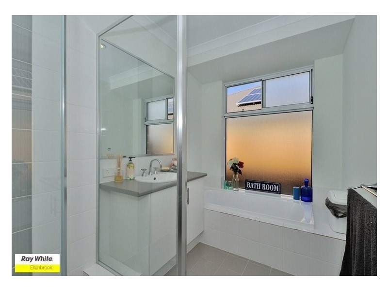 18 Pinneroo Terrace, Ellenbrook WA 6069