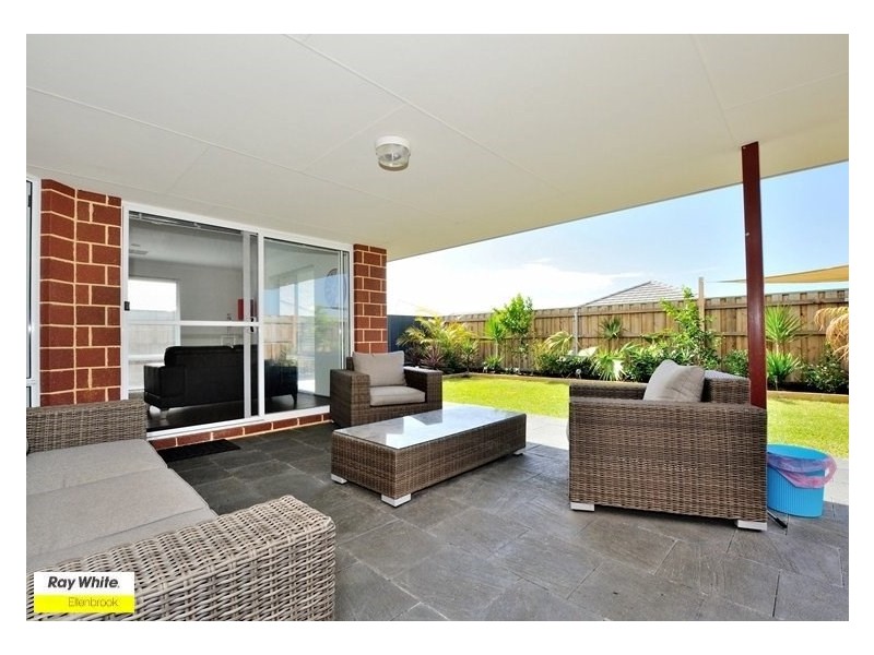 18 Pinneroo Terrace, Ellenbrook WA 6069