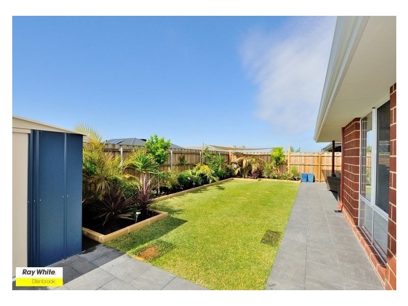 18 Pinneroo Terrace, Ellenbrook WA 6069