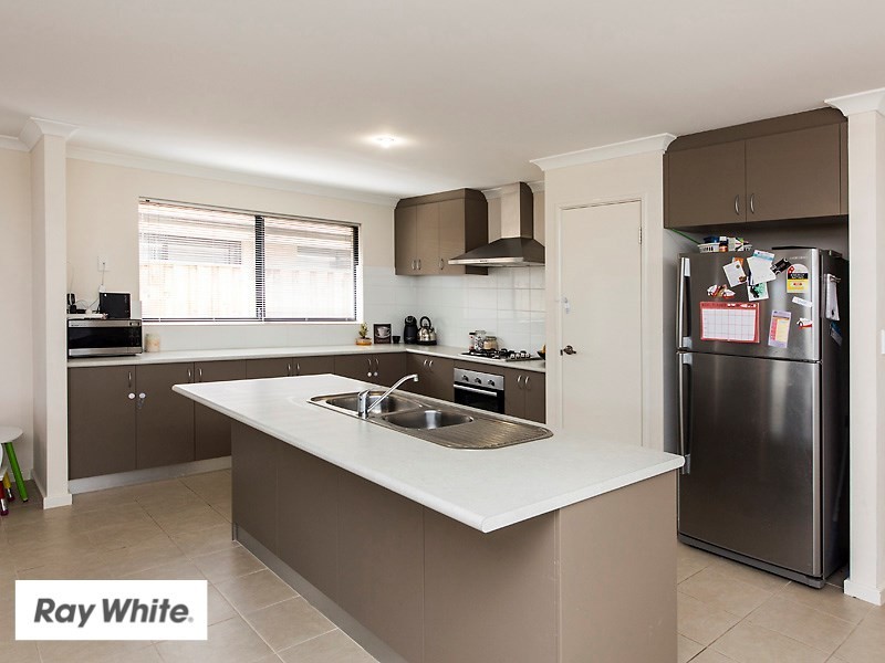 3/8 Evesham Drive, Ellenbrook WA 6069