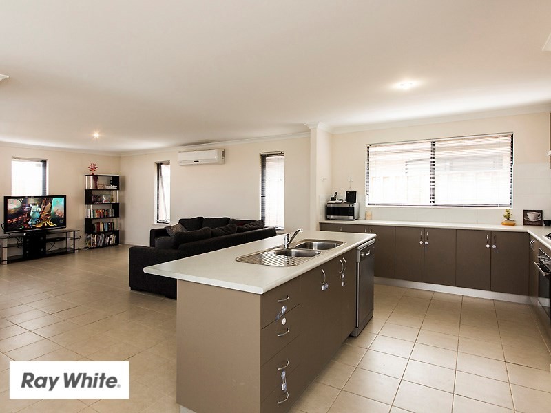 3/8 Evesham Drive, Ellenbrook WA 6069