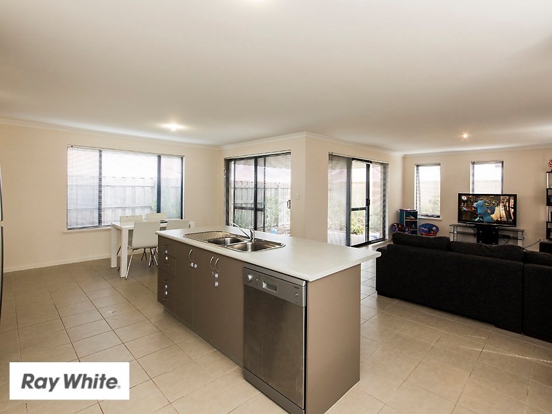 3/8 Evesham Drive, Ellenbrook WA 6069