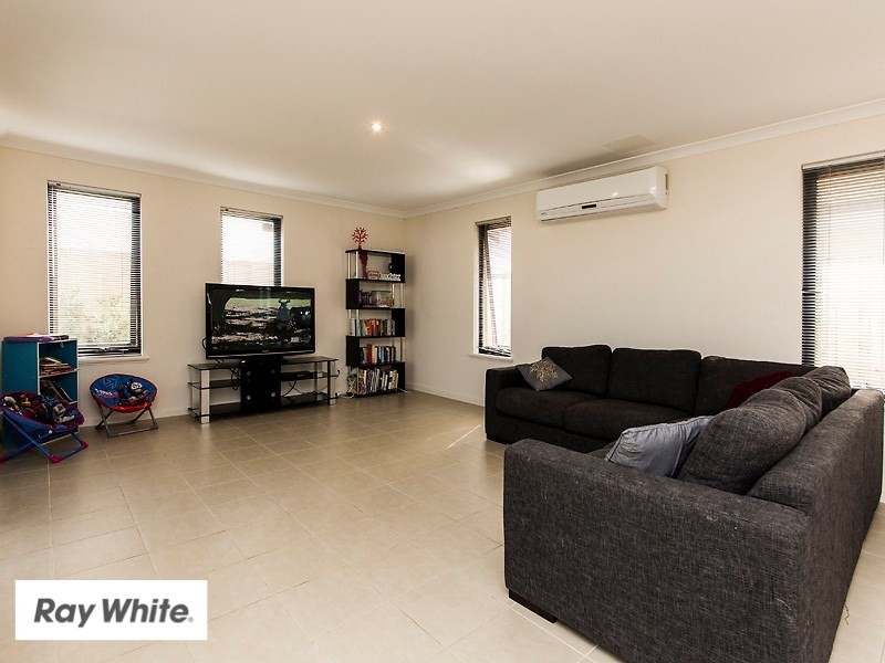 3/8 Evesham Drive, Ellenbrook WA 6069