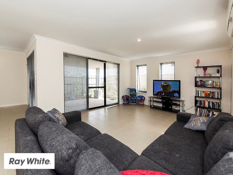 3/8 Evesham Drive, Ellenbrook WA 6069