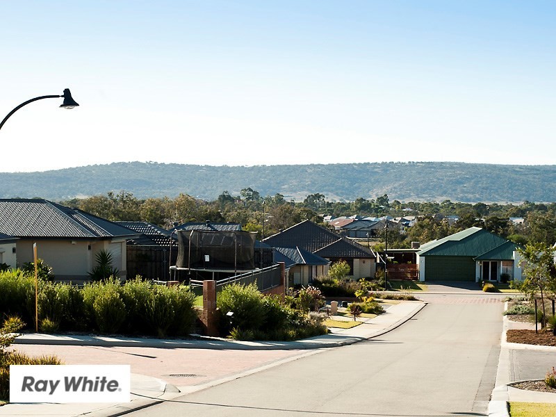 15 Newington Pass, Ellenbrook WA 6069