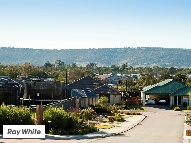 15 Newington Pass, Ellenbrook WA 6069