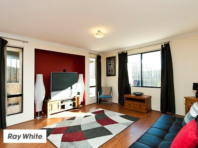 15 Newington Pass, Ellenbrook WA 6069