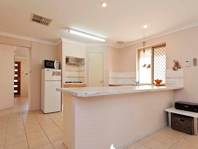 6 Silent Grove, Ellenbrook WA 6069