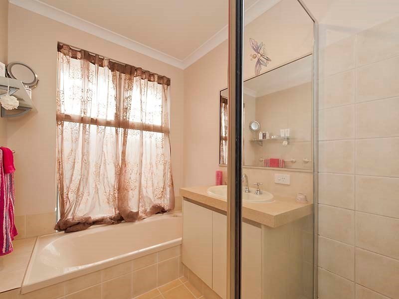 6 Silent Grove, Ellenbrook WA 6069
