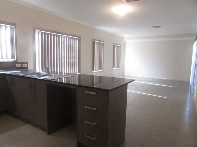 12 Noctis Way, Aveley WA 6069