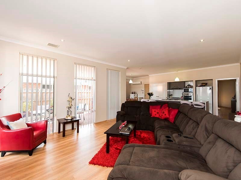 37 Bancombe Crescent, Ellenbrook WA 6069