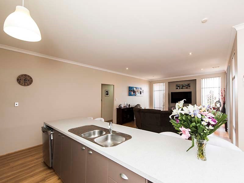 37 Bancombe Crescent, Ellenbrook WA 6069