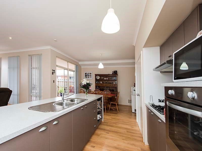 37 Bancombe Crescent, Ellenbrook WA 6069