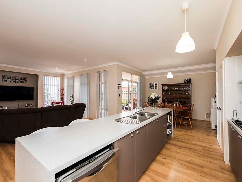 37 Bancombe Crescent, Ellenbrook WA 6069