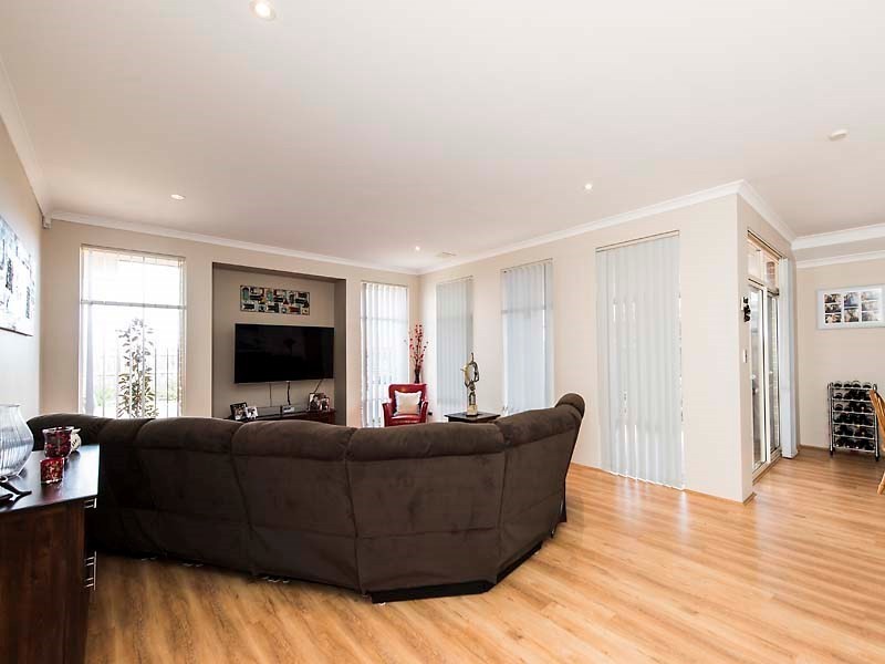 37 Bancombe Crescent, Ellenbrook WA 6069