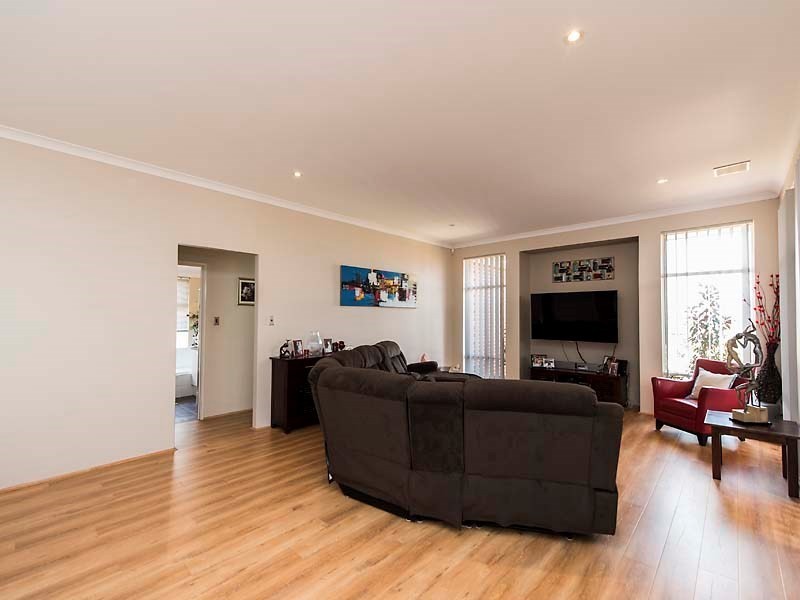 37 Bancombe Crescent, Ellenbrook WA 6069