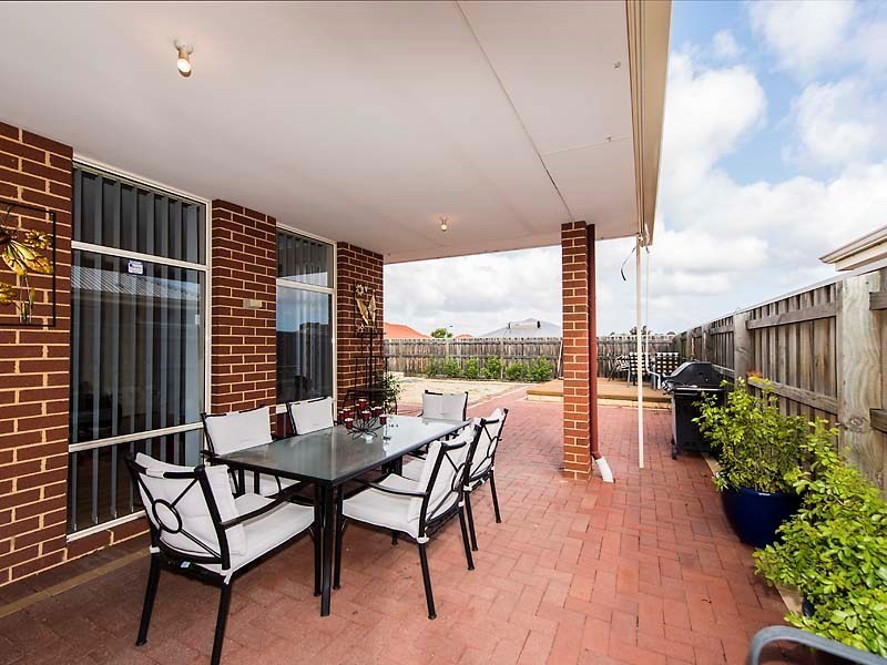 37 Bancombe Crescent, Ellenbrook WA 6069