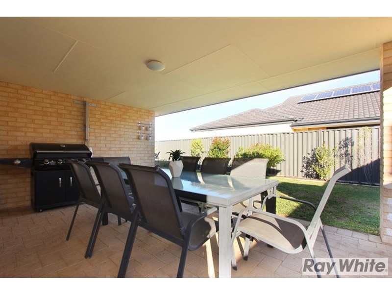 21 Cinnabar Bend, Aveley WA 6069