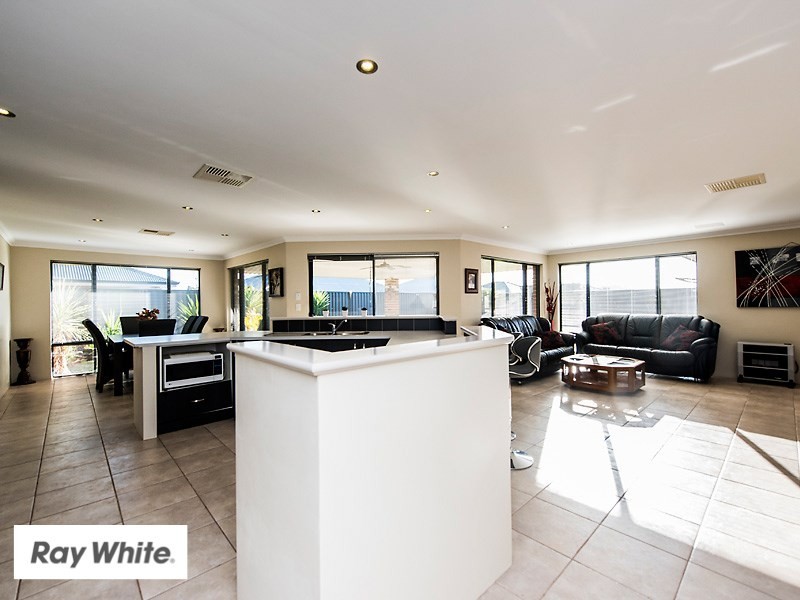 82 Amethyst Parkway, Aveley WA 6069