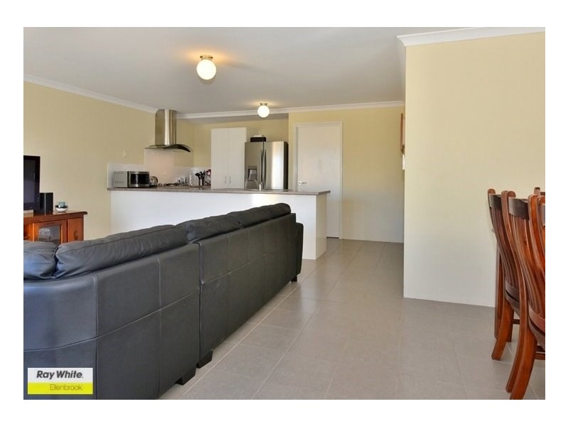 8b Paris Gardens, Hocking WA 6065