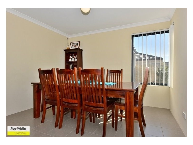 8b Paris Gardens, Hocking WA 6065