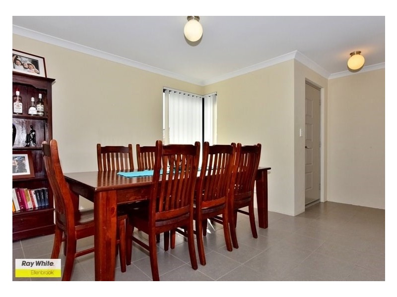 8b Paris Gardens, Hocking WA 6065