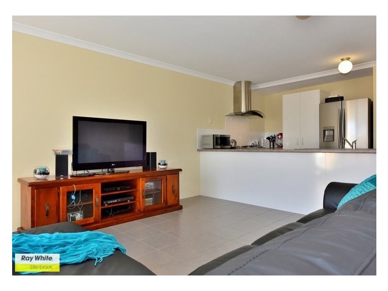 8b Paris Gardens, Hocking WA 6065