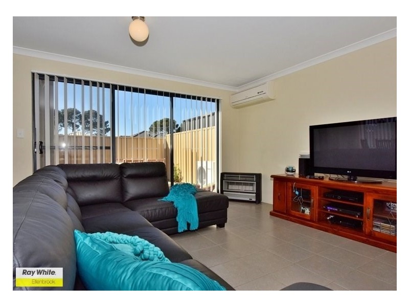 8b Paris Gardens, Hocking WA 6065