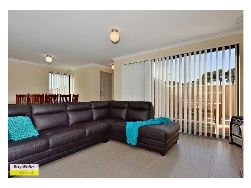 8b Paris Gardens, Hocking WA 6065