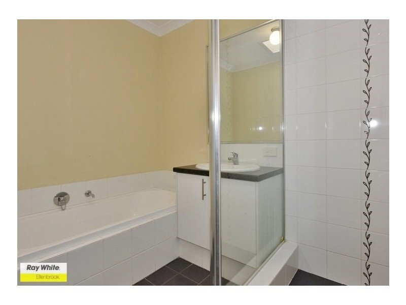 8b Paris Gardens, Hocking WA 6065