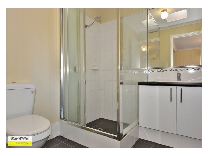 8b Paris Gardens, Hocking WA 6065