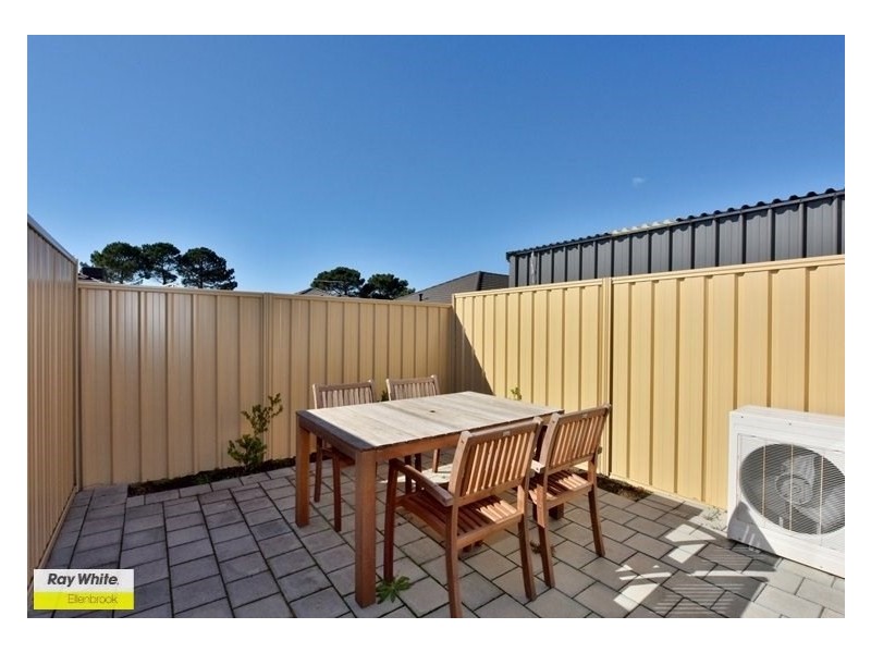 8b Paris Gardens, Hocking WA 6065