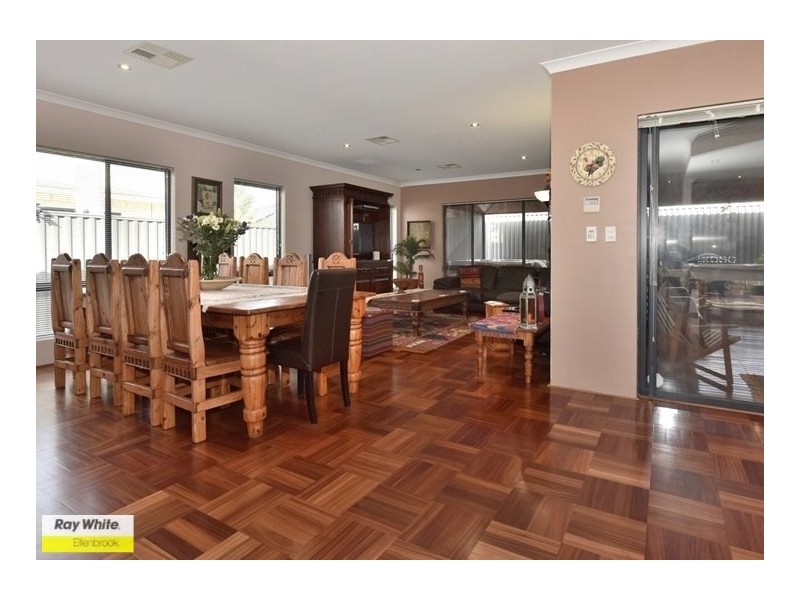 15 Gleeson Entrance, Aveley WA 6069