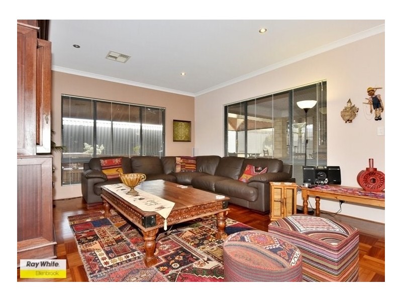 15 Gleeson Entrance, Aveley WA 6069