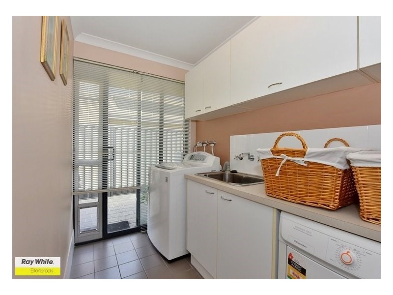 15 Gleeson Entrance, Aveley WA 6069