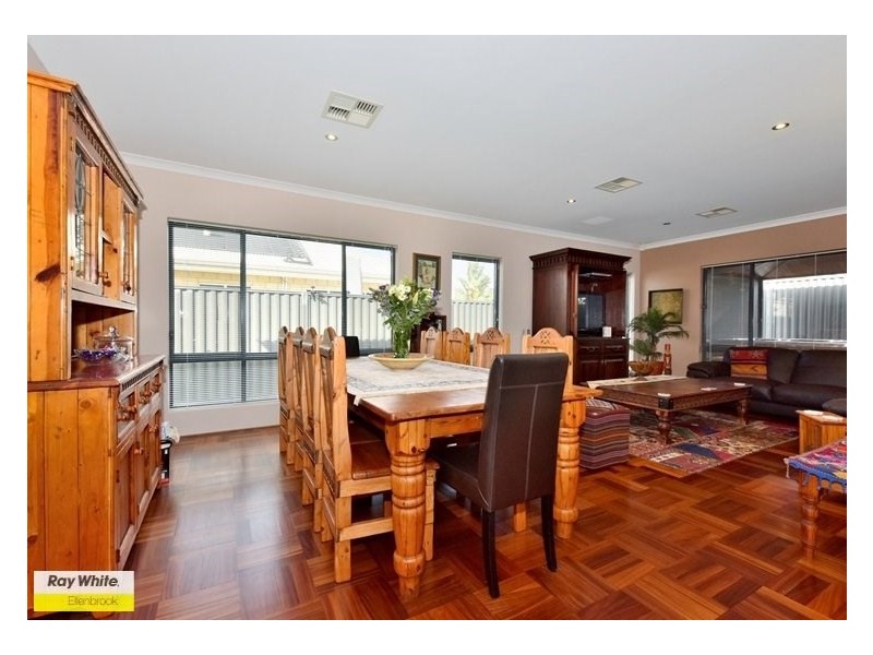 15 Gleeson Entrance, Aveley WA 6069