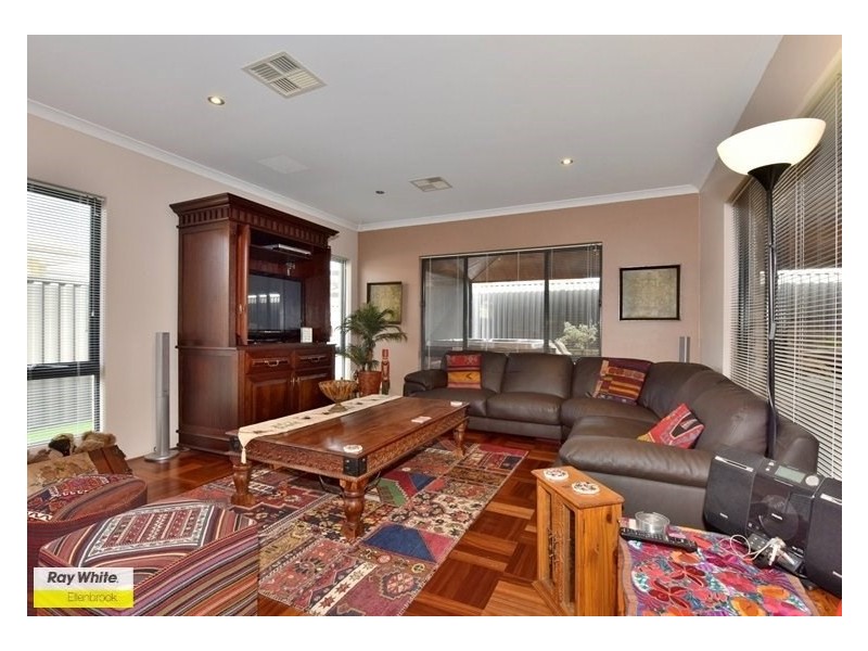 15 Gleeson Entrance, Aveley WA 6069