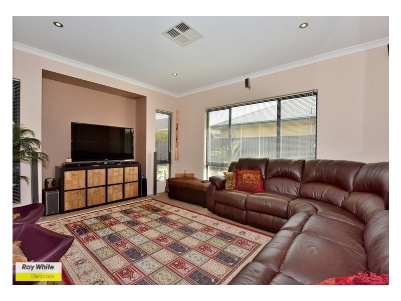 15 Gleeson Entrance, Aveley WA 6069