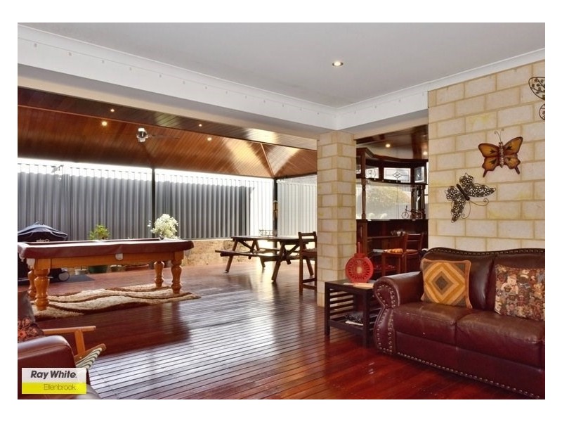 15 Gleeson Entrance, Aveley WA 6069