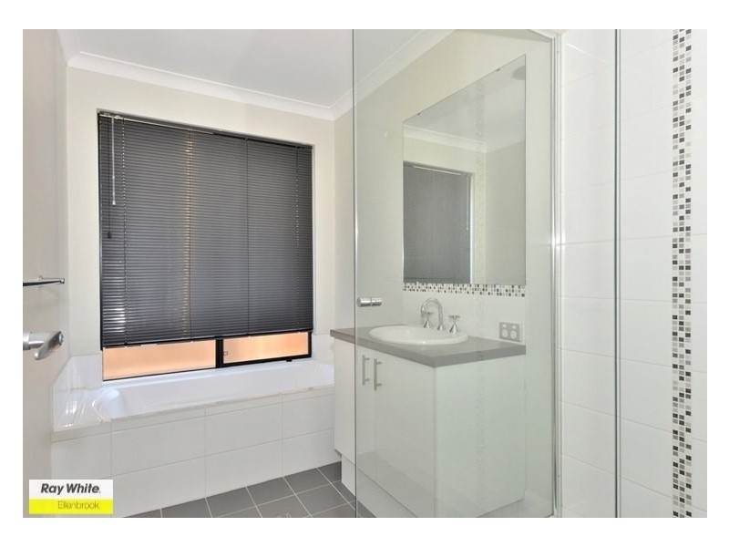 4 Gulf Cove, Ellenbrook WA 6069