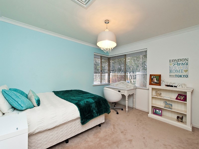 7 Pinot Terrace, The Vines WA 6069