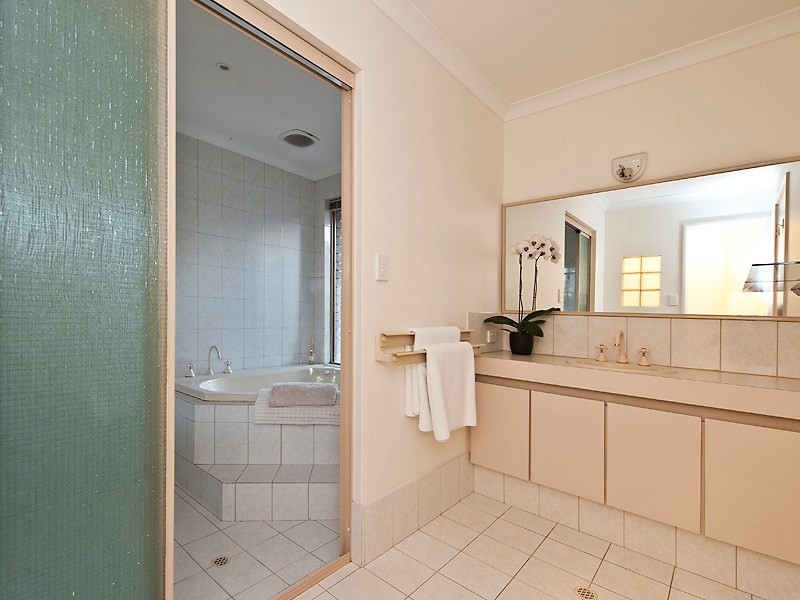 7 Pinot Terrace, The Vines WA 6069