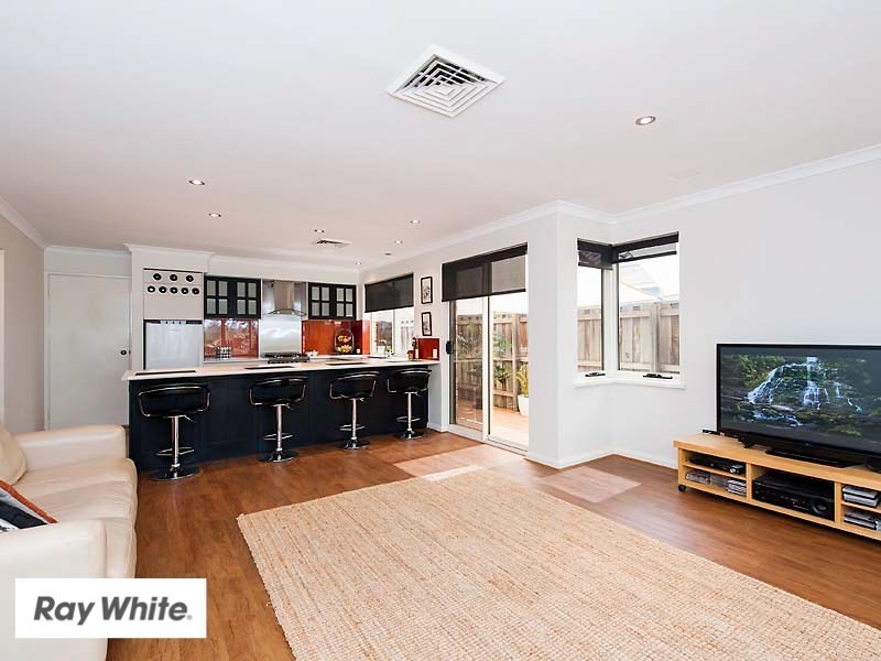 37 Lakefront Drive, The Vines WA 6069