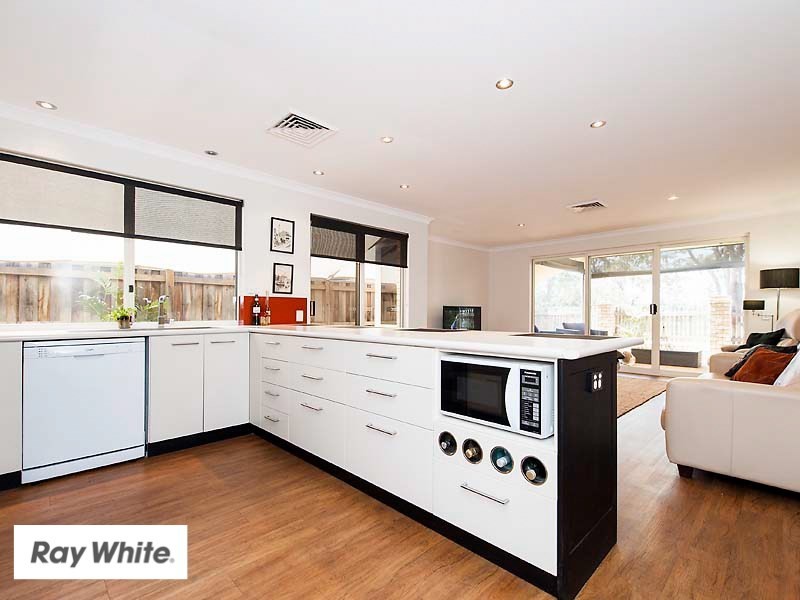 37 Lakefront Drive, The Vines WA 6069