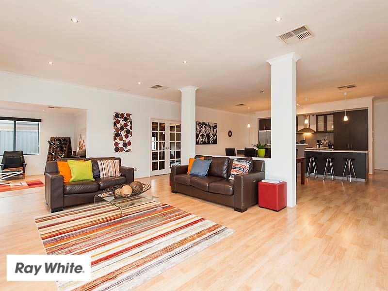 18 Ollave Circuit, Aveley WA 6069