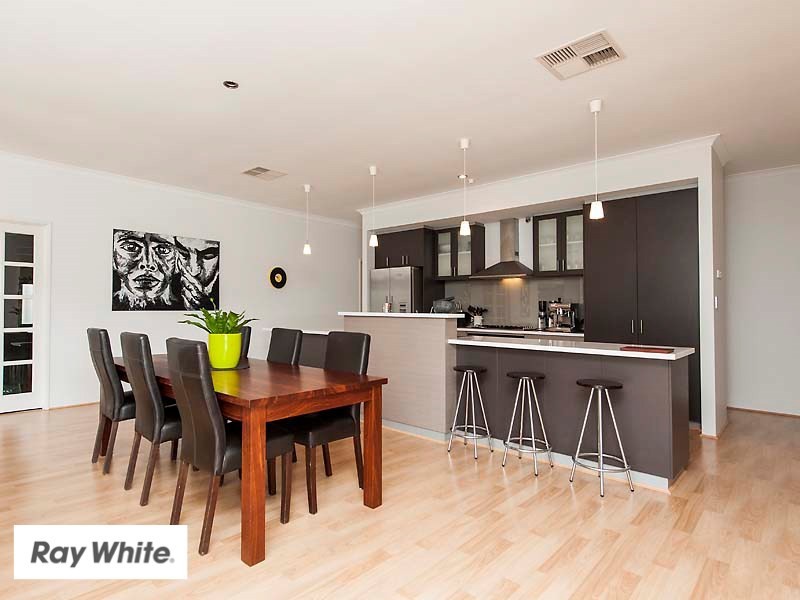 18 Ollave Circuit, Aveley WA 6069