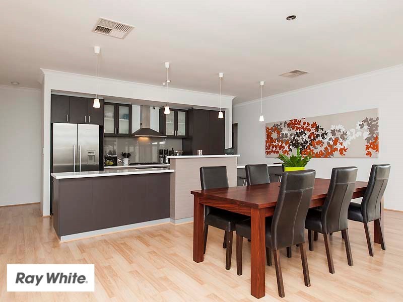 18 Ollave Circuit, Aveley WA 6069