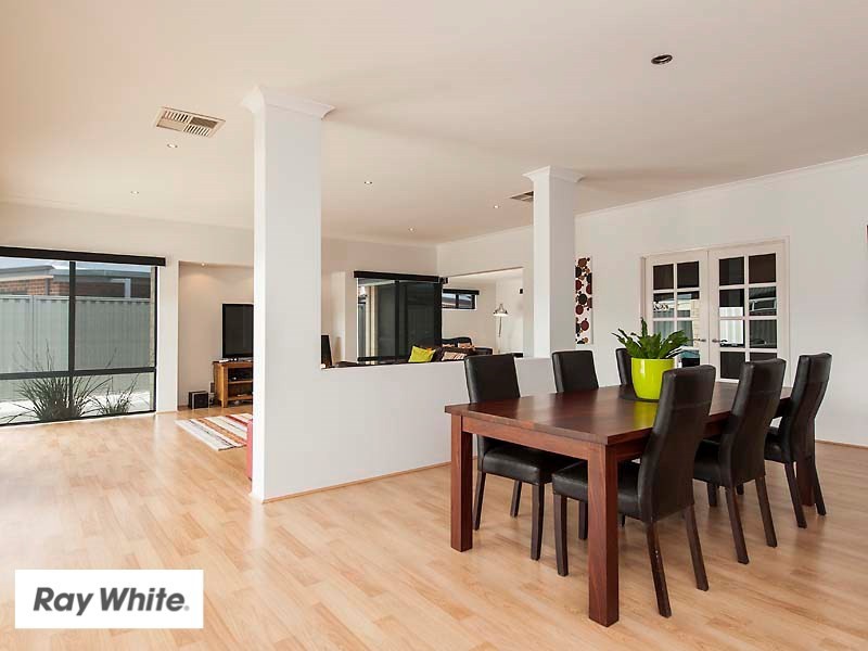 18 Ollave Circuit, Aveley WA 6069